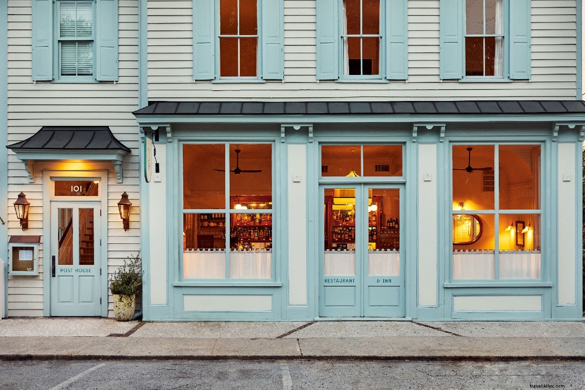 Romantic Lowcountry Escape: Chic Inn in Mount Pleasant for Couples