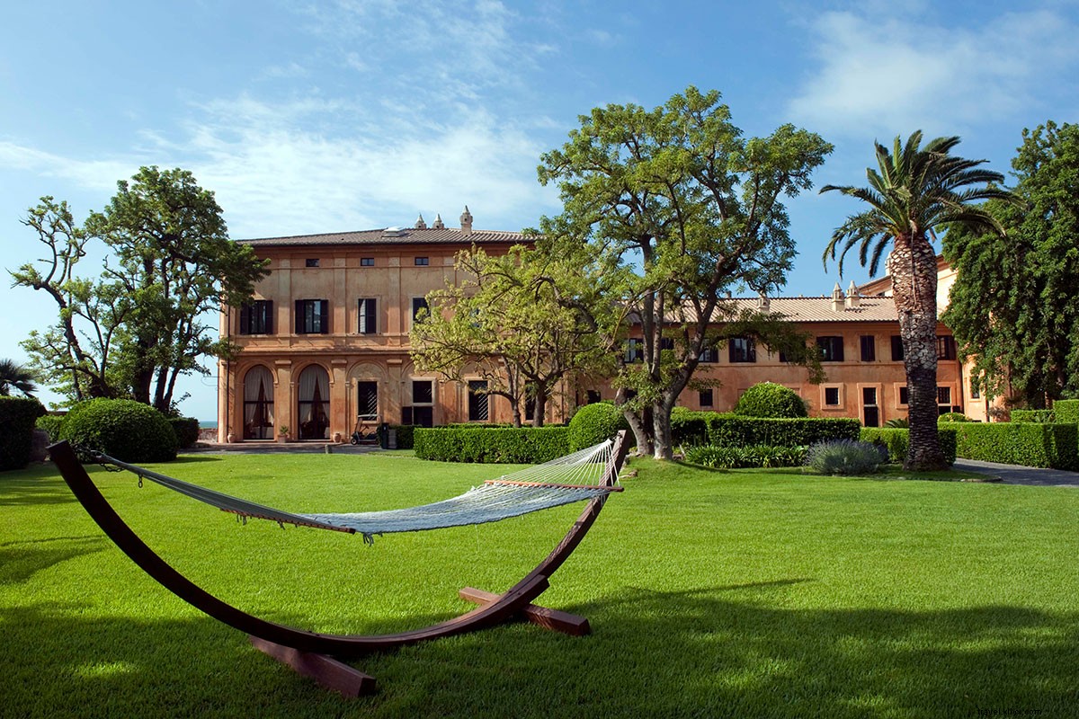 La Posta Vecchia: Exclusive Day Rental of a Sumptuous Renaissance Palazzo by the Sea