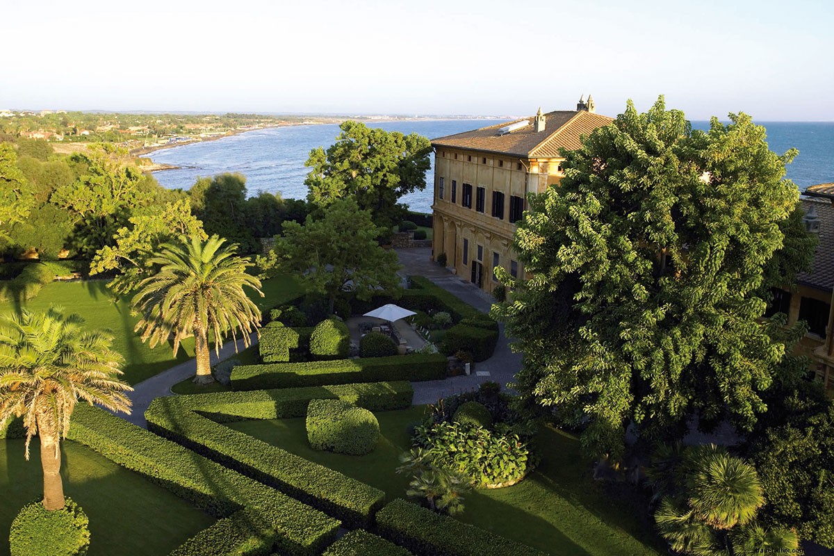 La Posta Vecchia: Exclusive Day Rental of a Sumptuous Renaissance Palazzo by the Sea