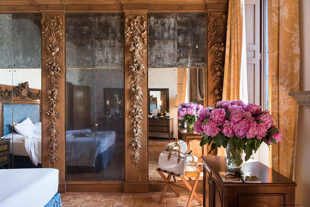 La Posta Vecchia: Exclusive Day Rental of a Sumptuous Renaissance Palazzo by the Sea