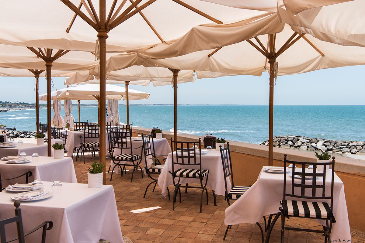 La Posta Vecchia: Exclusive Day Rental of a Sumptuous Renaissance Palazzo by the Sea