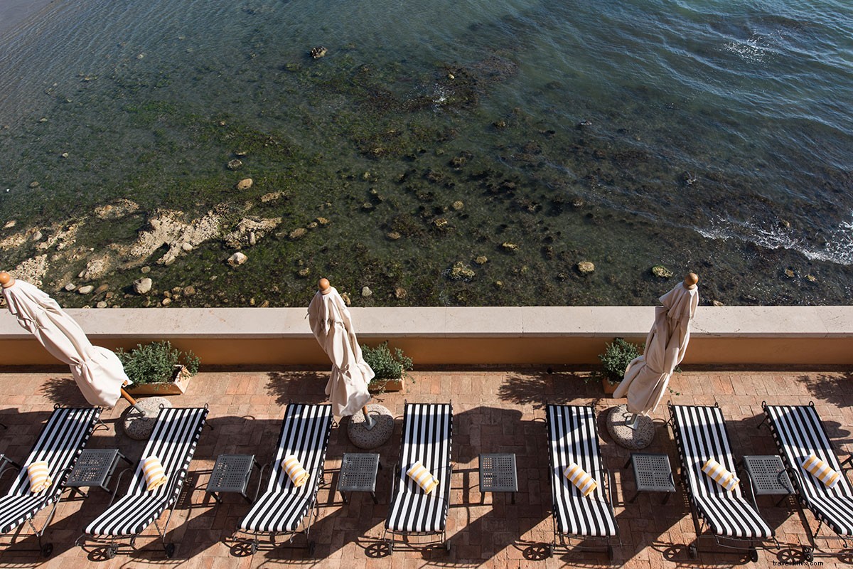 La Posta Vecchia: Exclusive Day Rental of a Sumptuous Renaissance Palazzo by the Sea