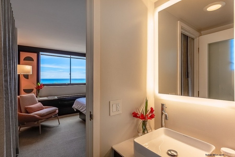 Hotel Renew: Waikiki s Affordable, Chic Boutique Wellness Retreat