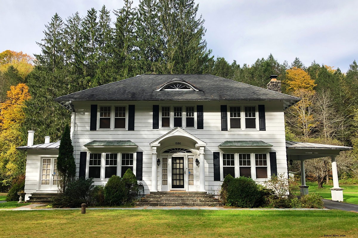 Red Cottage Inc.: The Premier Alternative to Airbnb for Unique Vacation Homes in Upstate NY