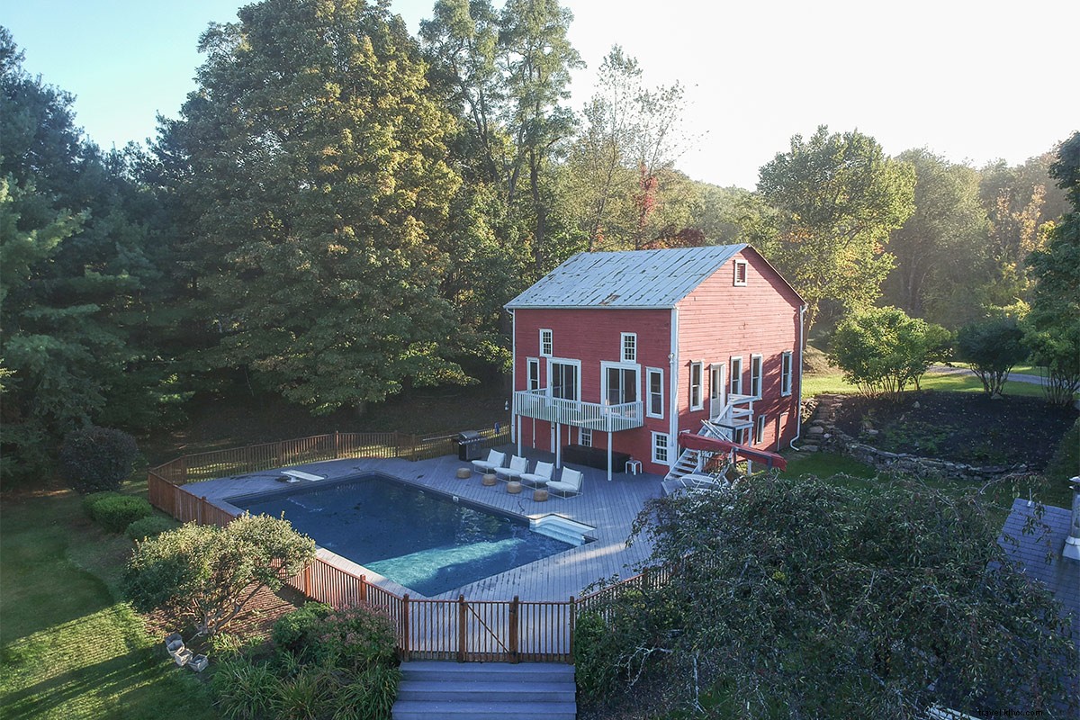Red Cottage Inc.: The Premier Alternative to Airbnb for Unique Vacation Homes in Upstate NY