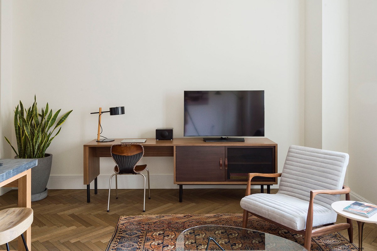 Discover Philadelphia s Thriving Food and Drink Scene: Must-Try Favorites and New Gems