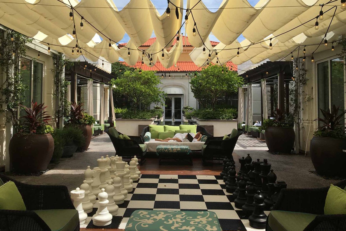 Eau Palm Beach Resort: Signature Scrubs and Unrivaled Luxury Await