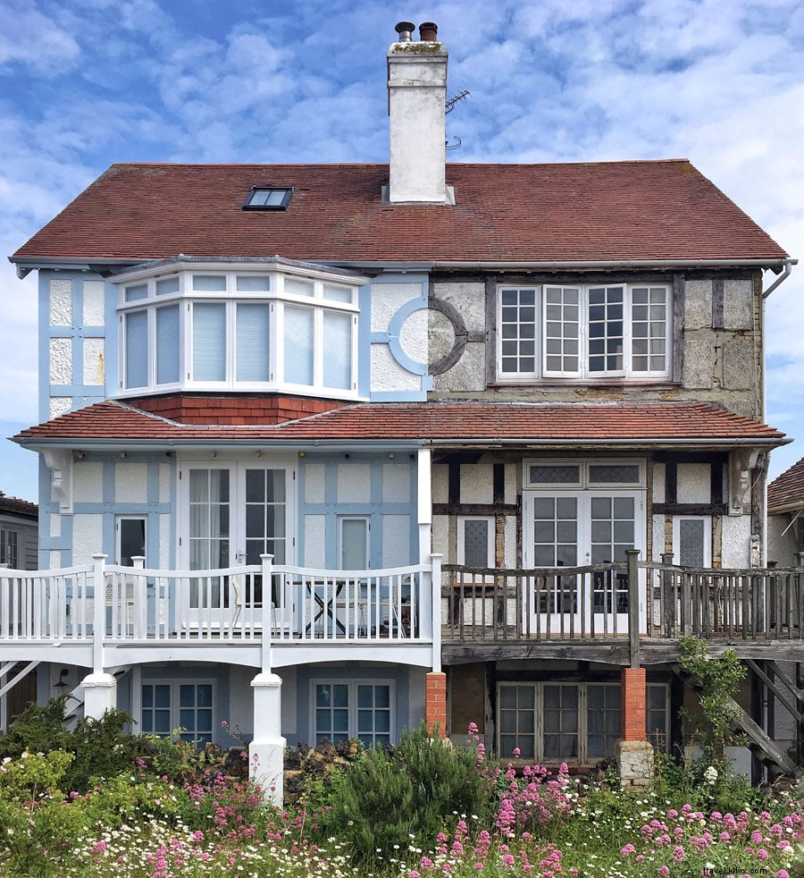 Whitstable Day Trip from London: Fresh Oysters, Colorful Beach Huts & Instagram-Worthy Spots