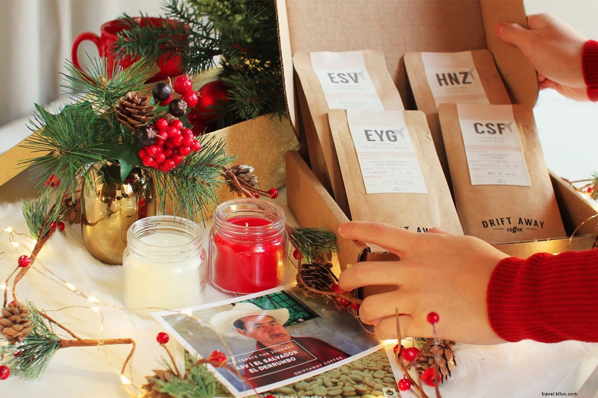 12 Thoughtful Travel Gifts for Globetrotters Under $150