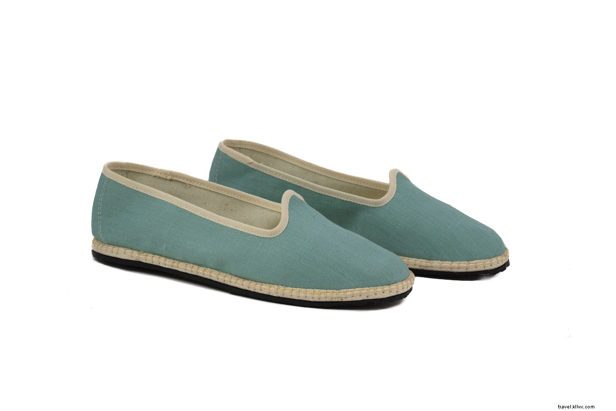 Vintage Hunter Joanna Williams  Effortless Airport Style