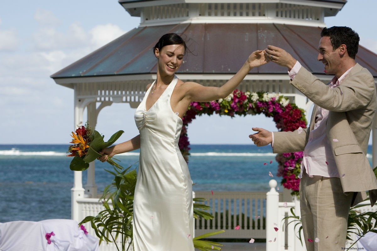 Top 5 Reasons to Visit Antigua and Barbuda This Summer