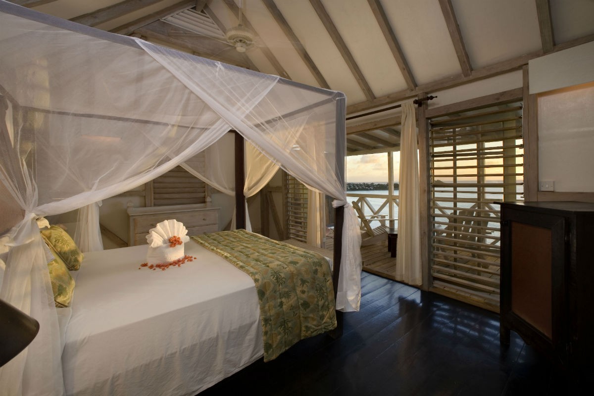 Top 5 Reasons to Visit Antigua and Barbuda This Summer