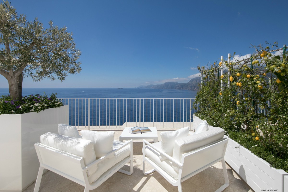Casa Angelina: 50 Shades of Blue & 15 Shades of White on the Amalfi Coast