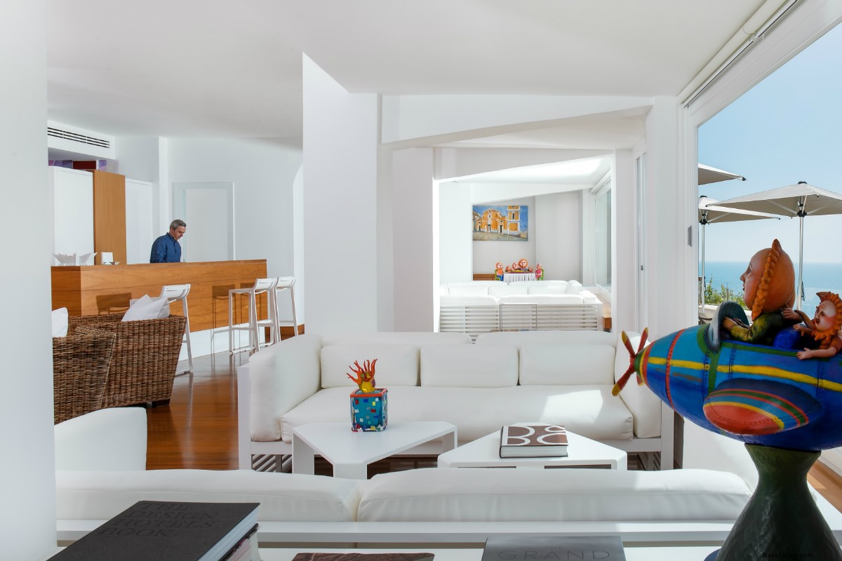 Casa Angelina: 50 Shades of Blue & 15 Shades of White on the Amalfi Coast