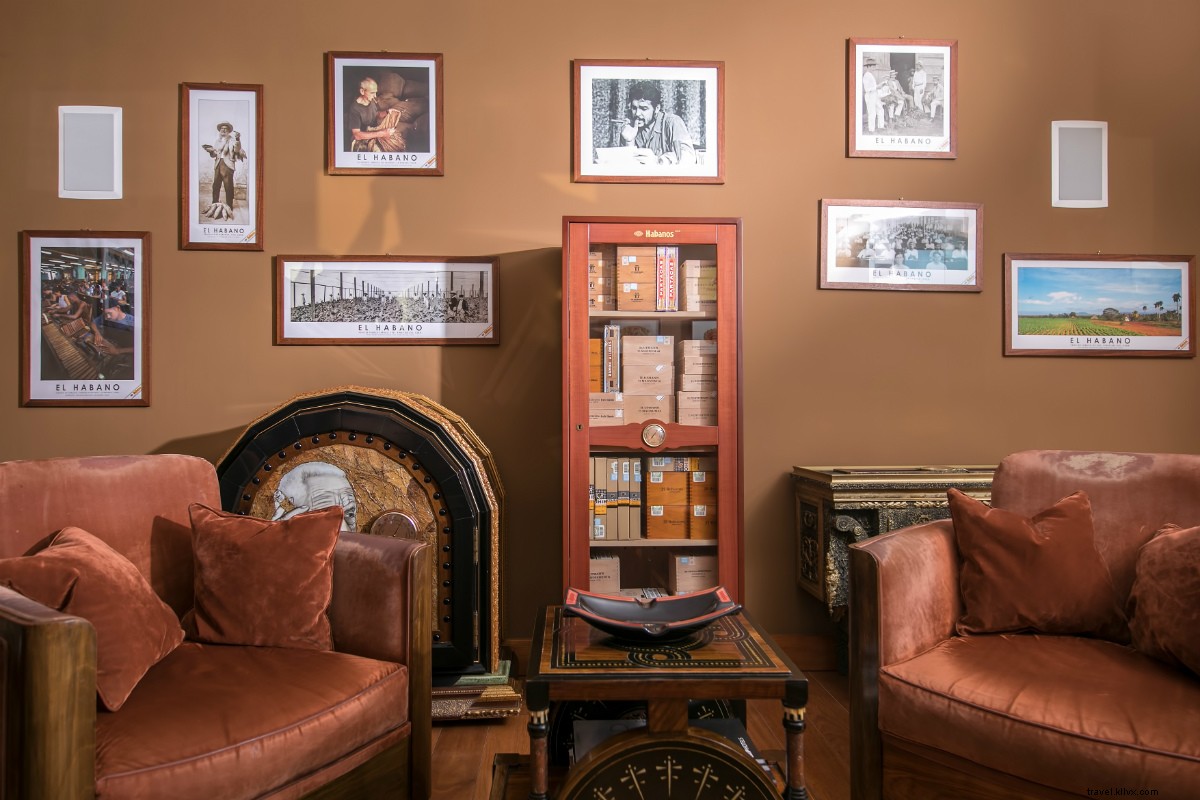 Casa Angelina: 50 Shades of Blue & 15 Shades of White on the Amalfi Coast