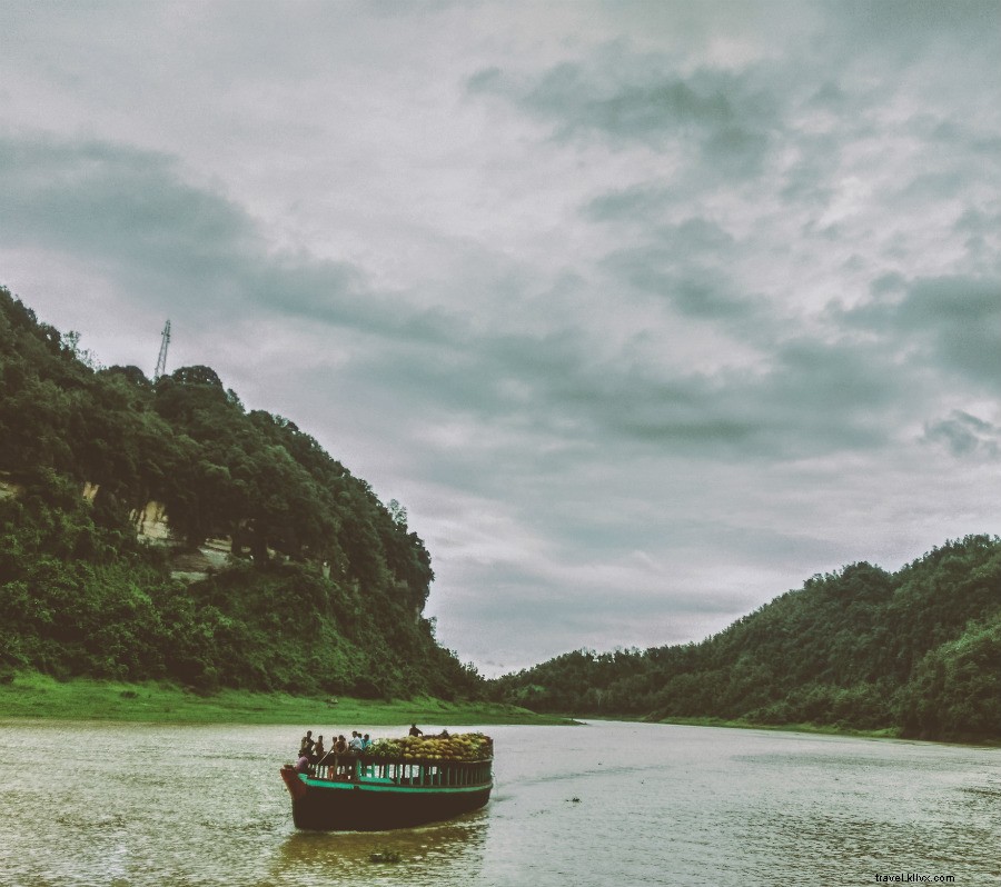 India Unveiled: A Photographer s Immersive Journey Through Color and Culture