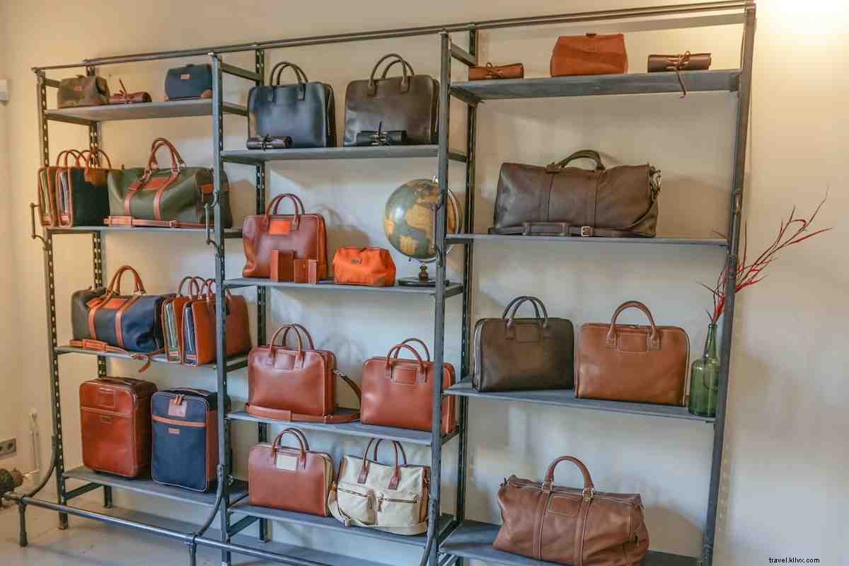 Handsome Amsterdam Brief: Premium Florentine Leather Portfolio for Modern Travelers