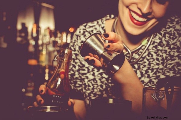 Handsome Amsterdam Brief: Premium Florentine Leather Portfolio for Modern Travelers