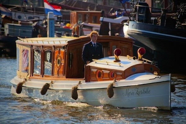 Handsome Amsterdam Brief: Premium Florentine Leather Portfolio for Modern Travelers