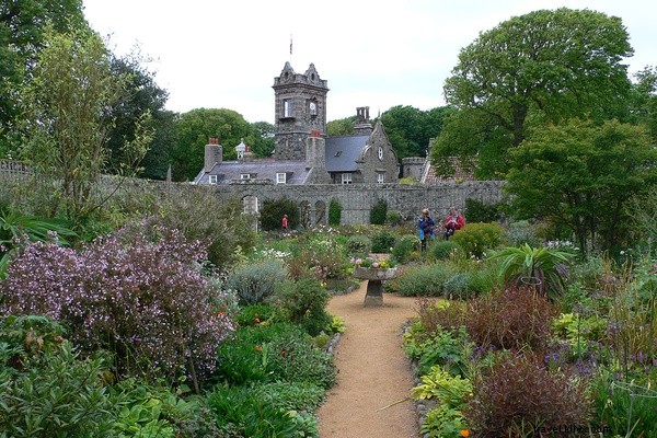 Guernsey: Blending California s Sunshine with Quintessential British Charm