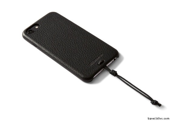 12 Must-Have Cold Weather Accessories for Your Epic Ski Adventure