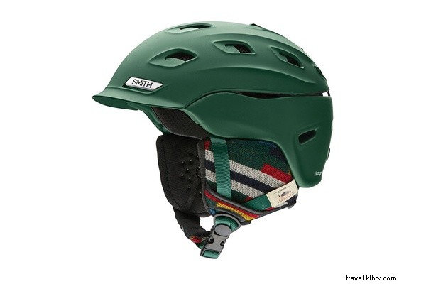 12 Must-Have Cold Weather Accessories for Your Epic Ski Adventure