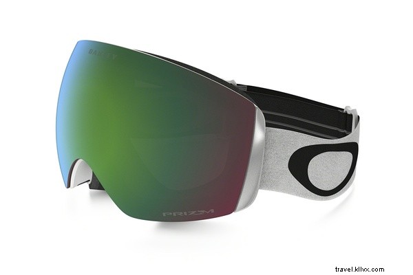 12 Must-Have Cold Weather Accessories for Your Epic Ski Adventure