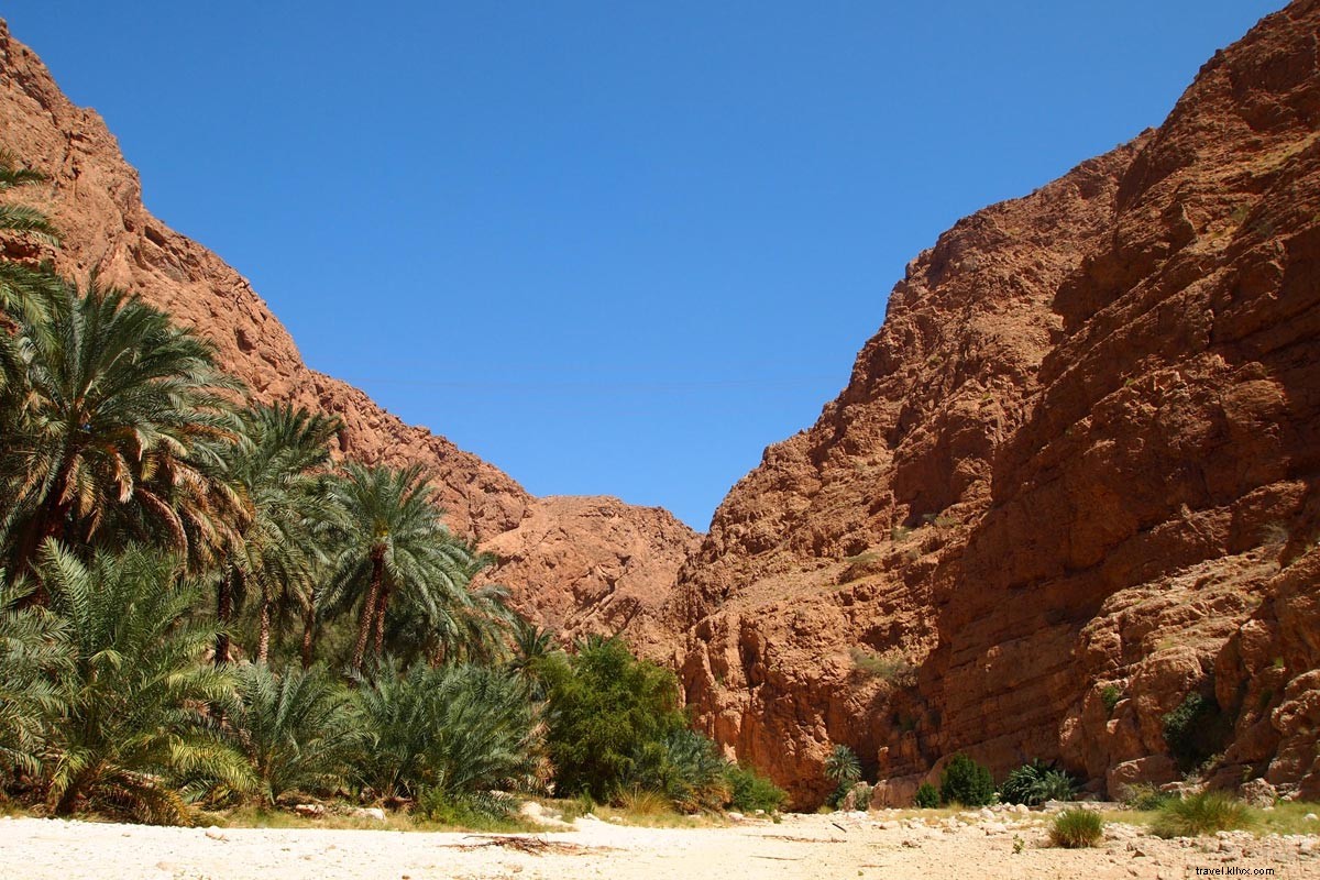 Wadi Shab Oman: Thrilling Swim Through Dead Ends – Unforgettable Adventure