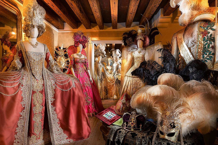 Venice s Hidden Gems: Artsy Sundials to Asylum Hotels Tourists Miss