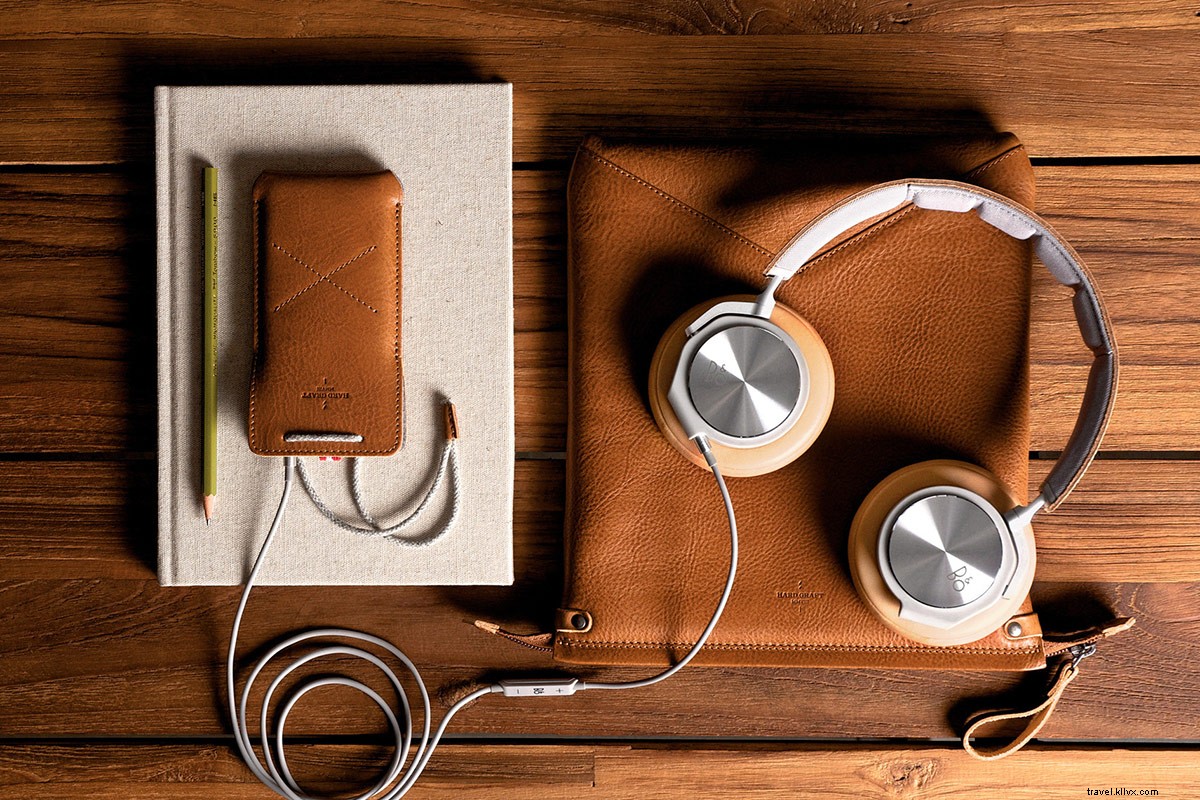 18 Cutting-Edge Tech Gifts for Savvy Travelers and Gadget Lovers