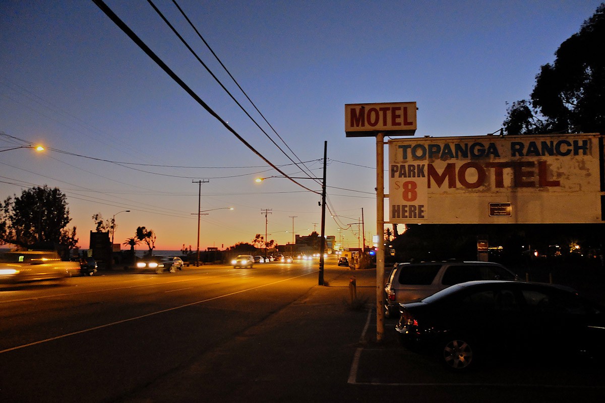 12 Captivating Books Exposing Hollywood s Dark Underbelly