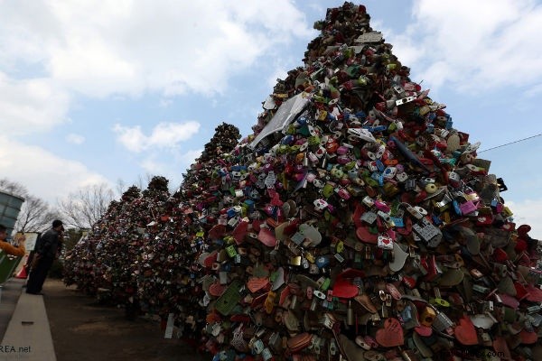 10 Unexpected Global Spots for Your Romantic Love Lock