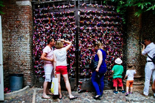 10 Unexpected Global Spots for Your Romantic Love Lock