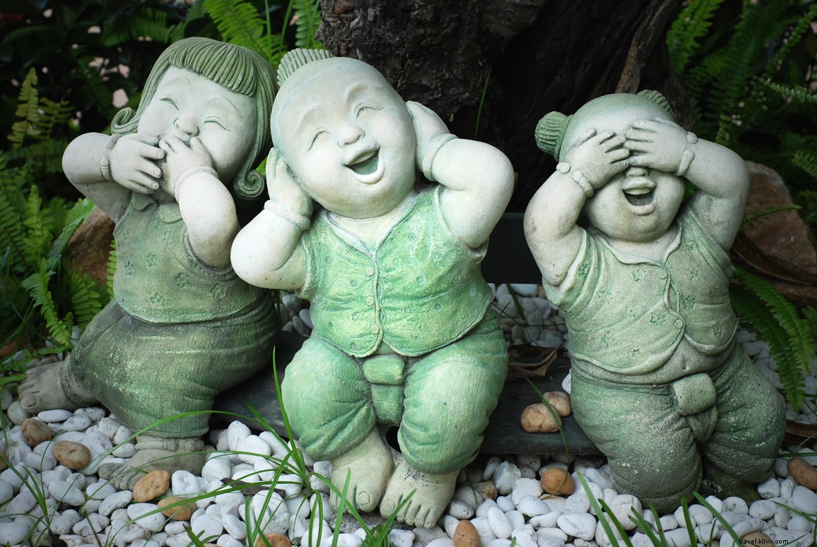 Exploring Patpong: A Visitor s Guide to Bangkok s Red Light District and Thai Nightlife