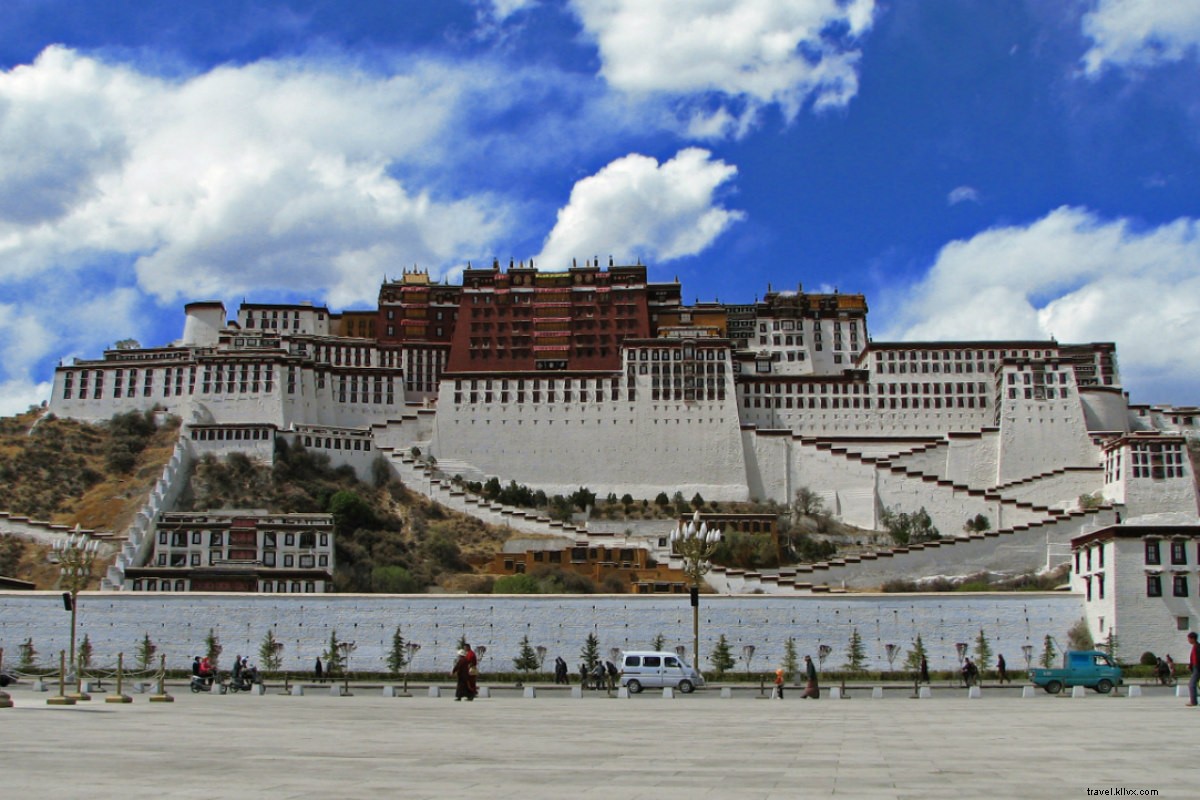 Discover Lhasa: Tibet s Mystical Capital and Land of Gods – Ultimate Travel Guide