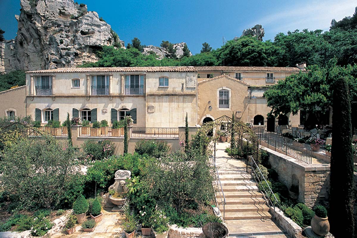 Provence Luxury Redefined: Oustau de Baumanière & La Cabro d Or Merge for Double Delight