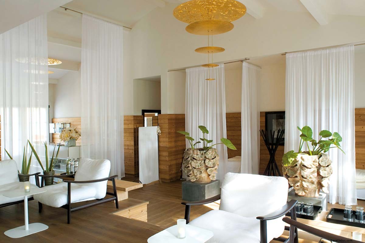 Provence Luxury Redefined: Oustau de Baumanière & La Cabro d Or Merge for Double Delight