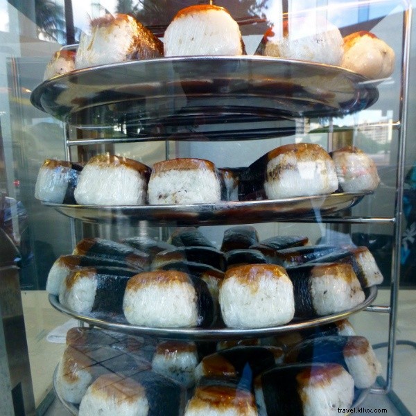 Honolulu Fashion Idyll: Tropical Paradise Meets Haute Couture