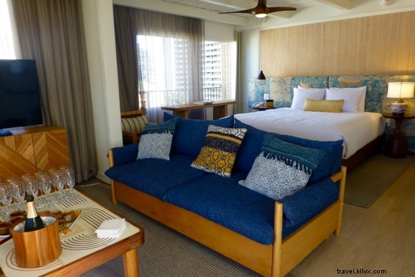 Honolulu Fashion Idyll: Tropical Paradise Meets Haute Couture