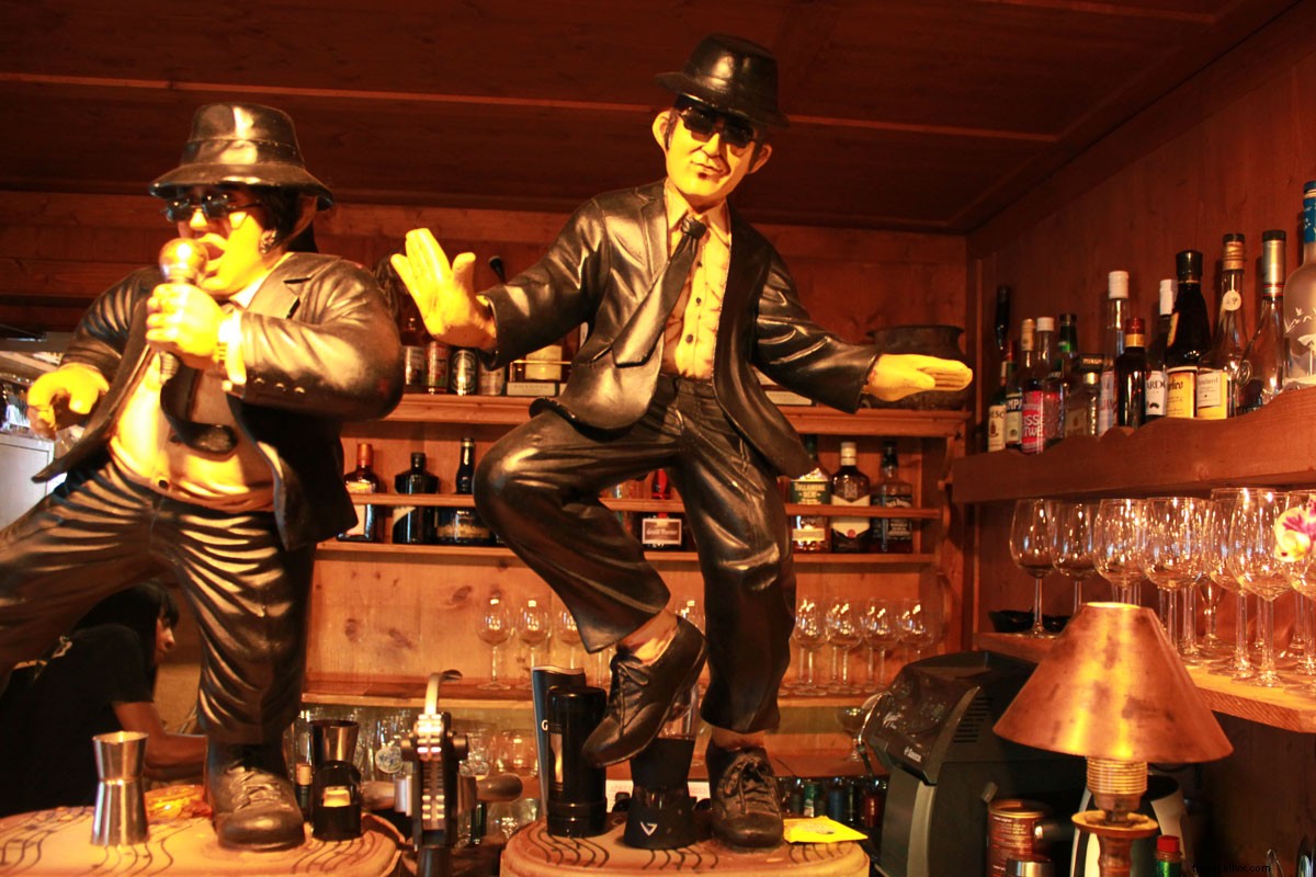 Ultimate Skiing and Après-Ski Guide in St. Anton, Austrian Alps