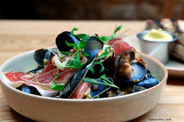 Live Well in London: The Hemsley + Hemsley Guide to Delicious, Healthy Living