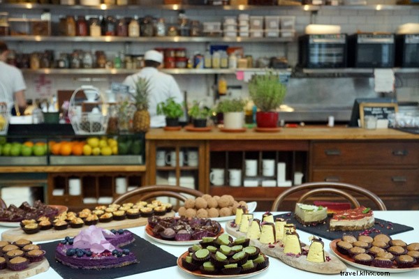 Live Well in London: The Hemsley + Hemsley Guide to Delicious, Healthy Living