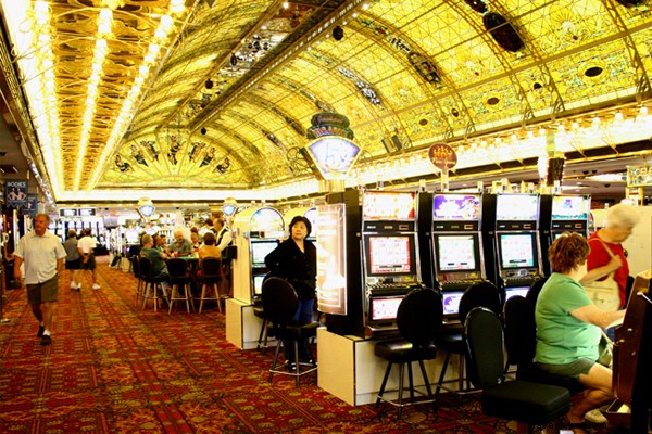 A New Yorker s Unexpected Love for Las Vegas: Short Skirts, Epic Nights, and Instant Friendships from Encore s 29th Floor