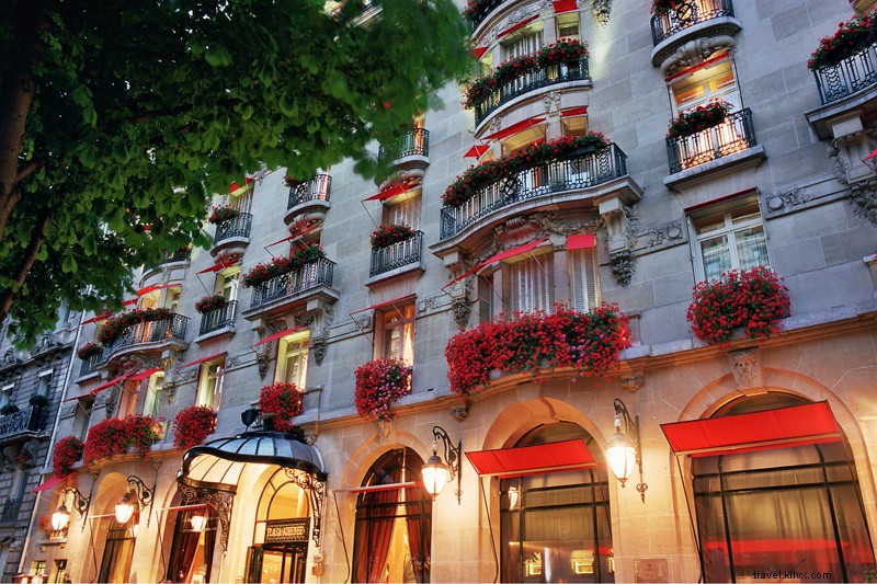 Hôtel Plaza Athénée: Paris s Grandest and Most Romantic Luxury Hotel