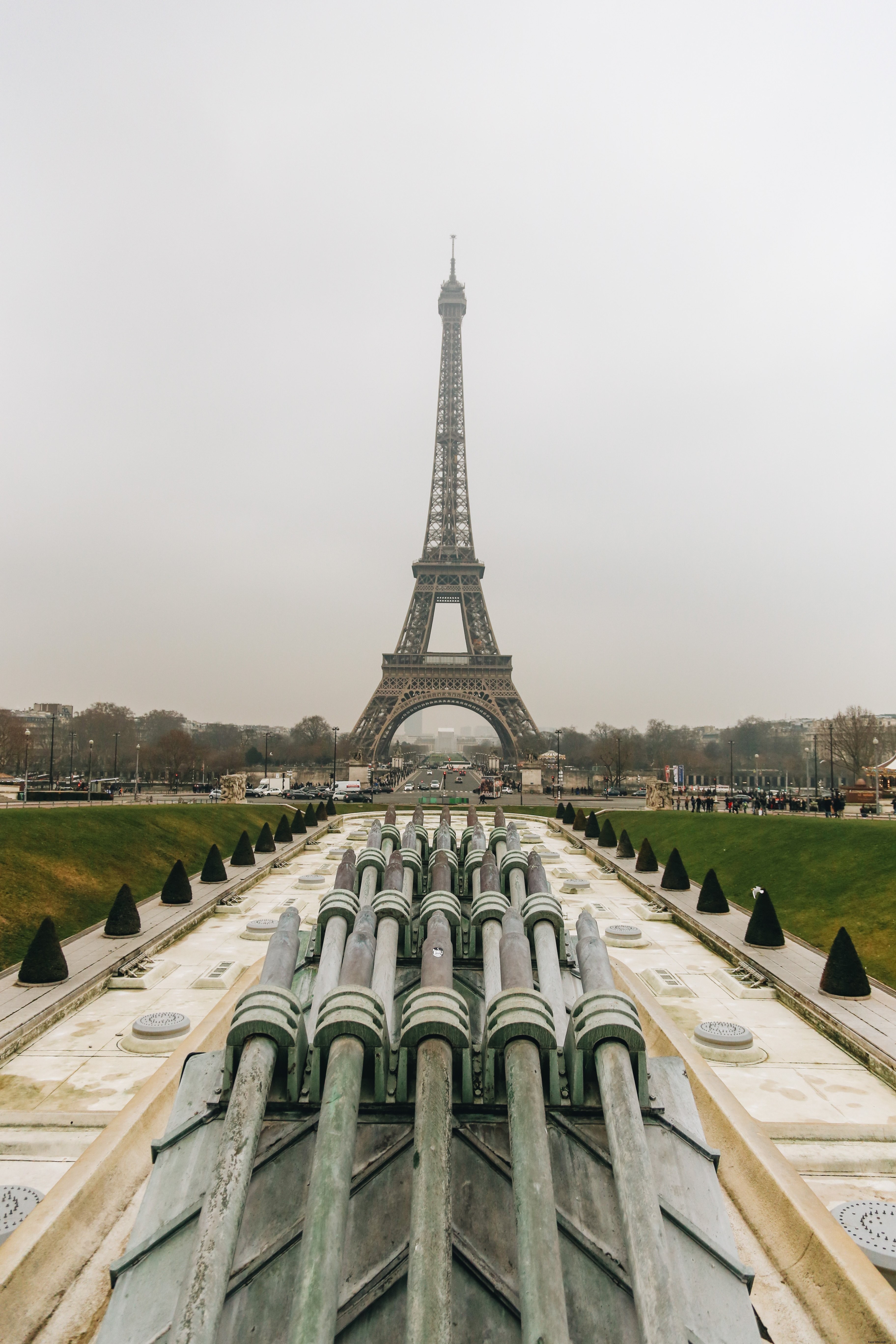 Iconic Eiffel Tower on a Dramatic Cloudy Day – Stunning Photo