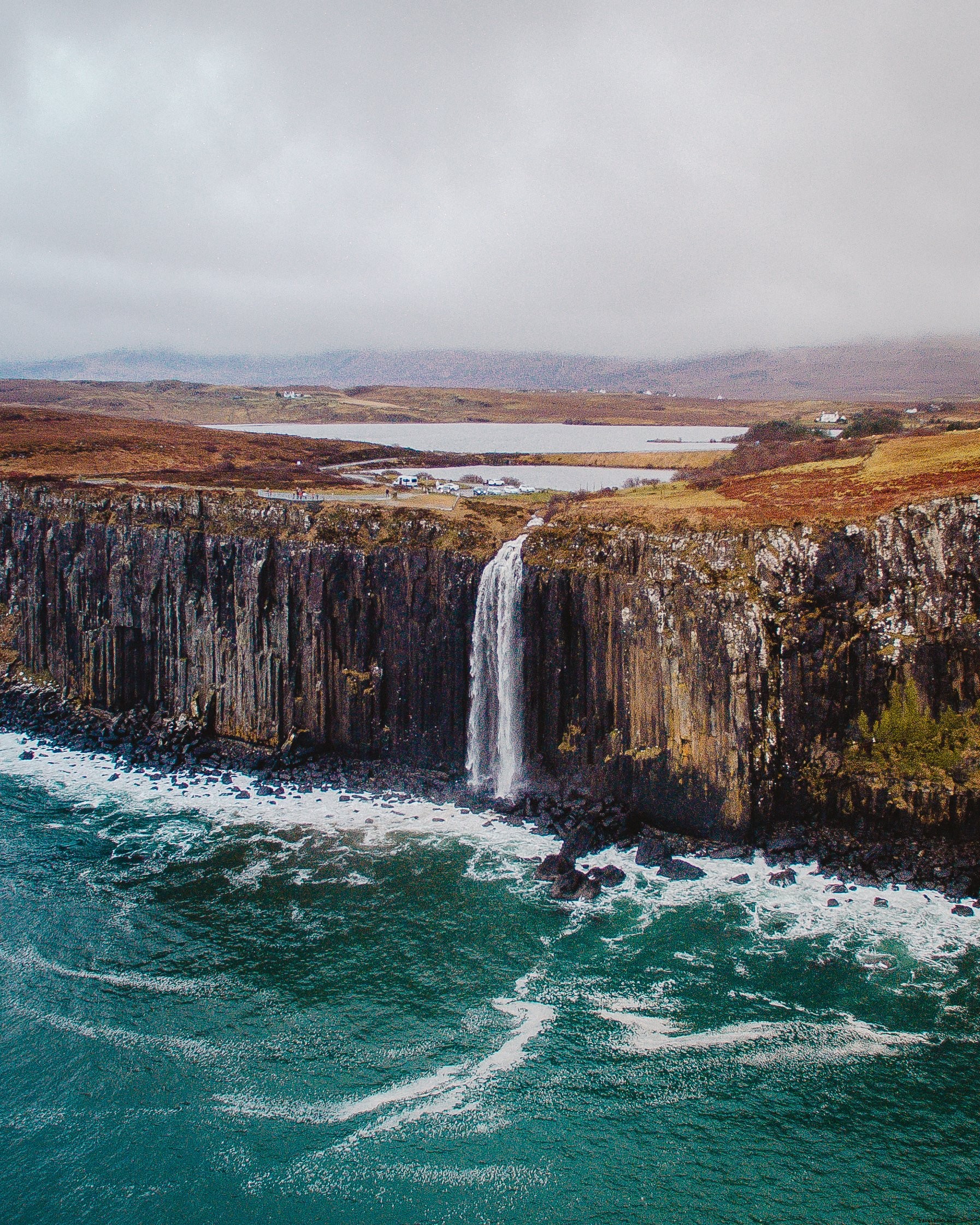 Stunning Waterfall Cascading Down a Towering Cliff – Breathtaking Photo