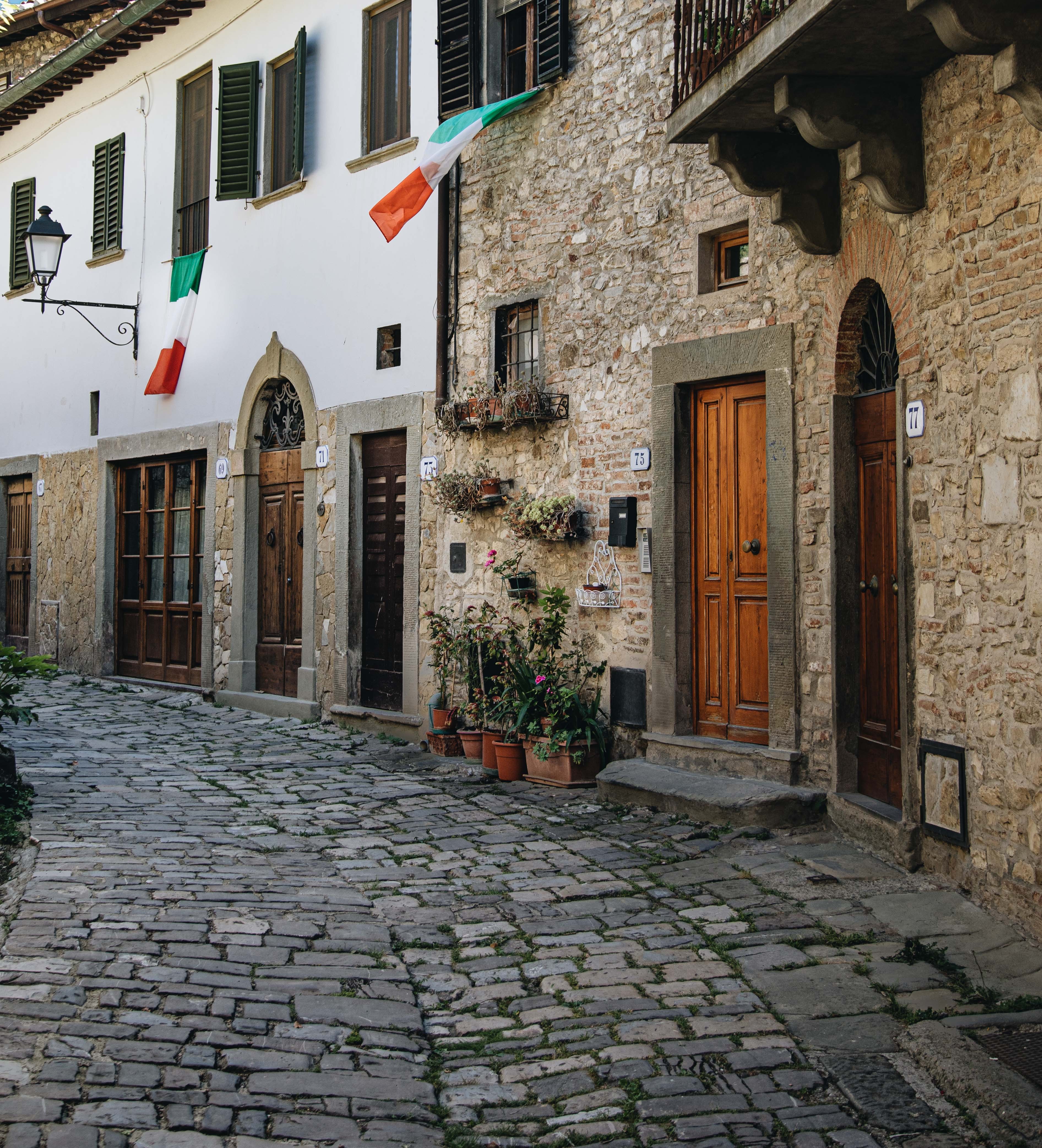Charming Small Houses Lining a Picturesque Cobblestone Street – Stunning Photo