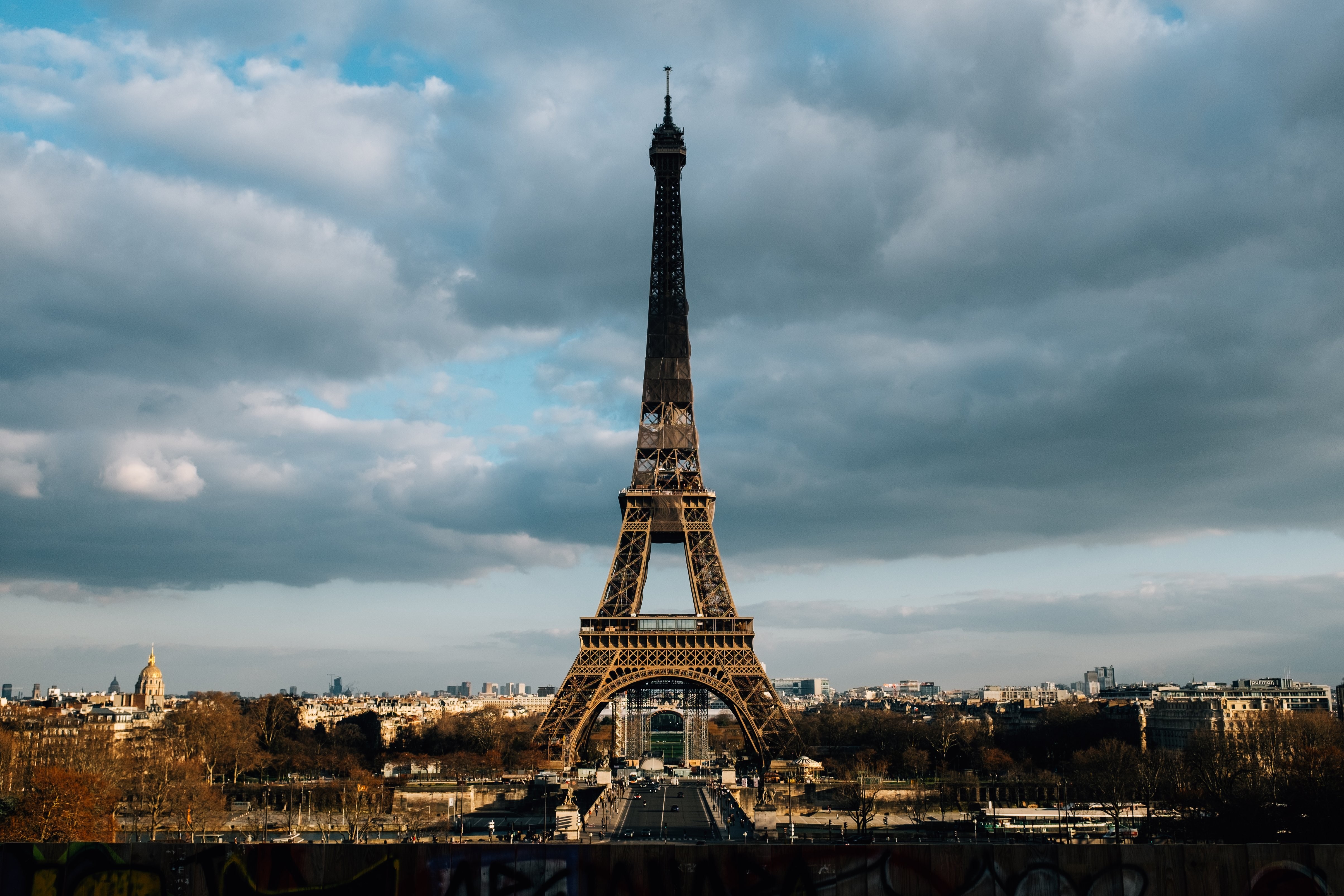 Stunning Eiffel Tower and Paris Cityscape Photo