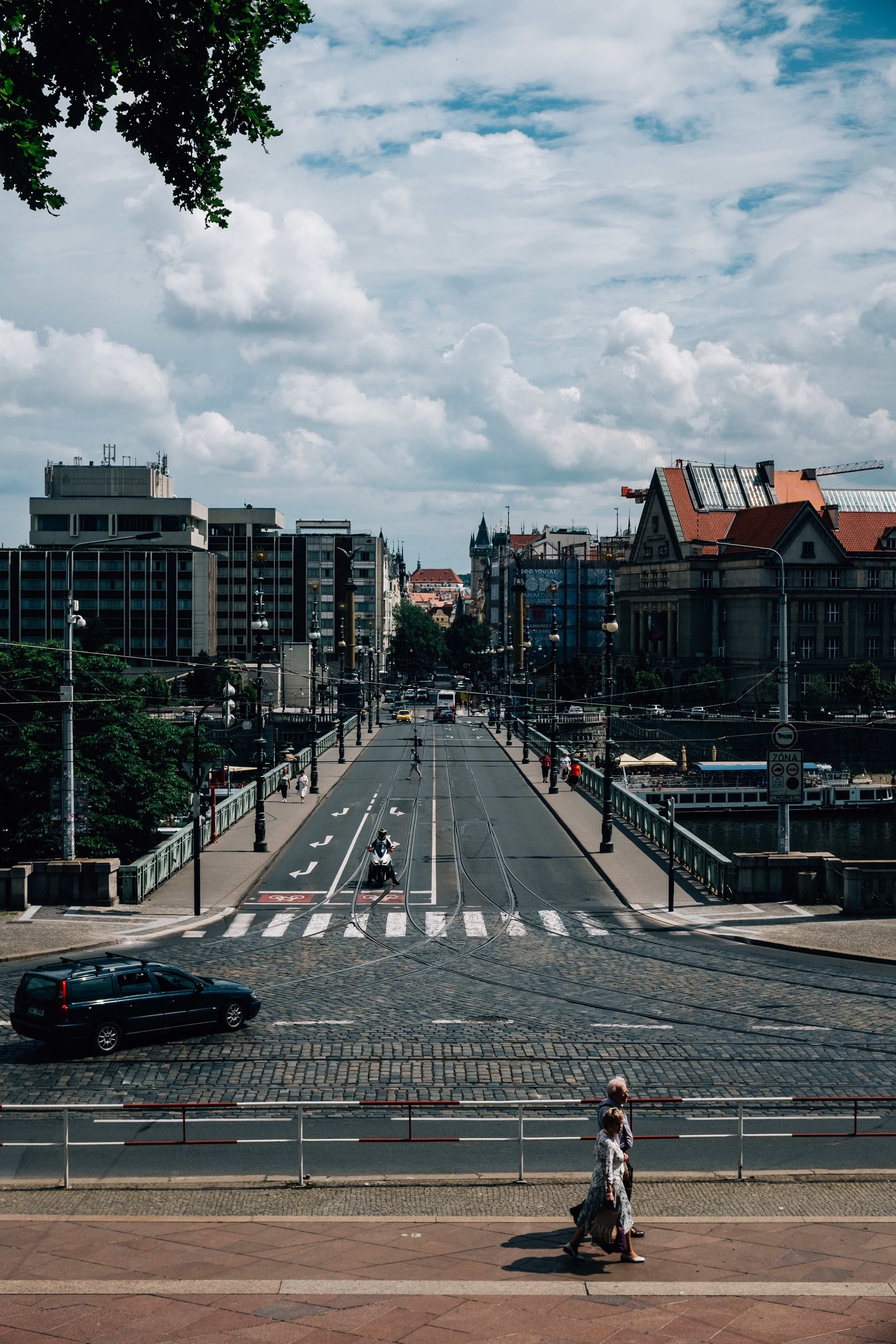 Vibrant City Street Photo: Bustling Cars and Pedestrians in Urban Scene