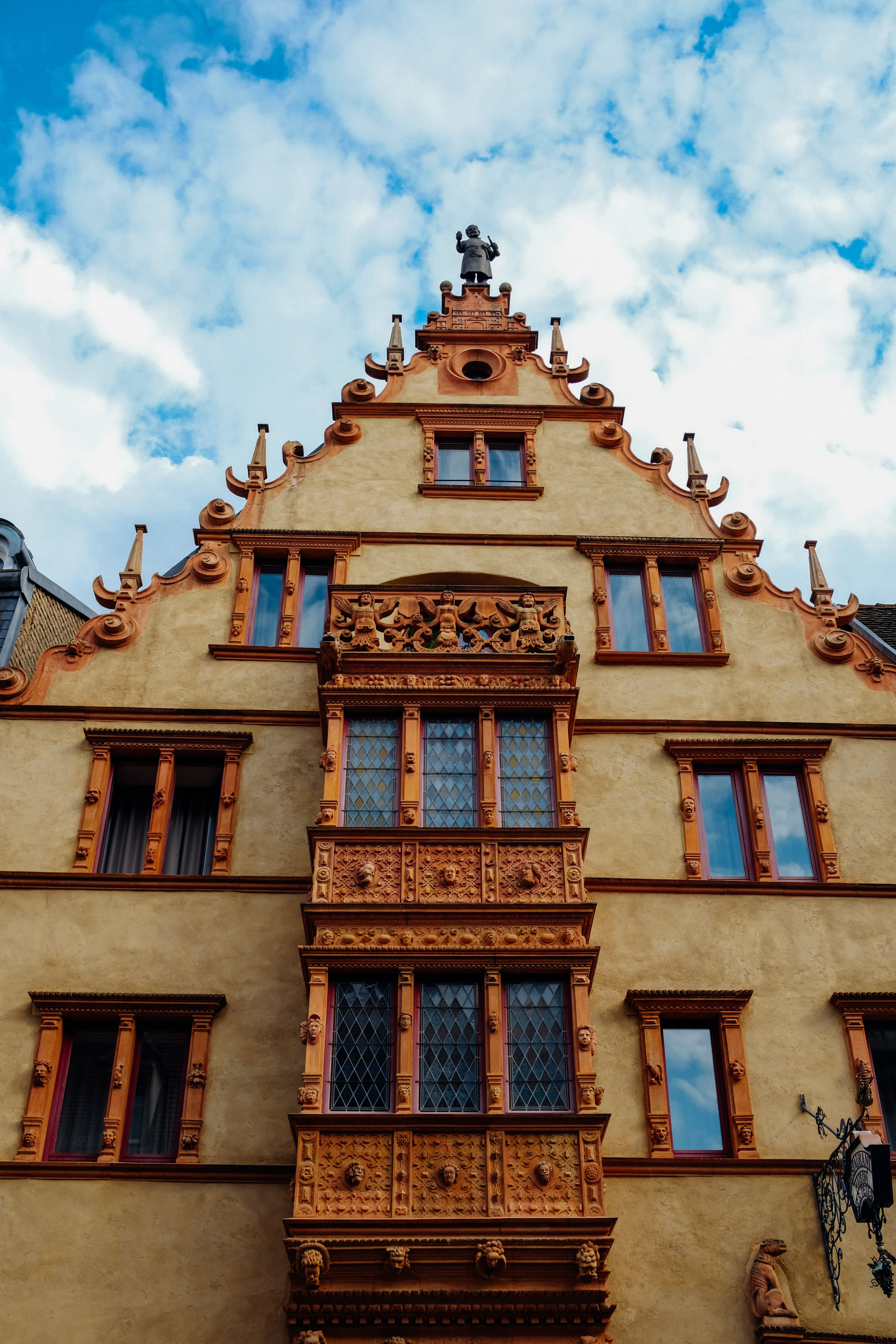 Stunning Intricate Architecture of a Historic European Building – High-Res Photo